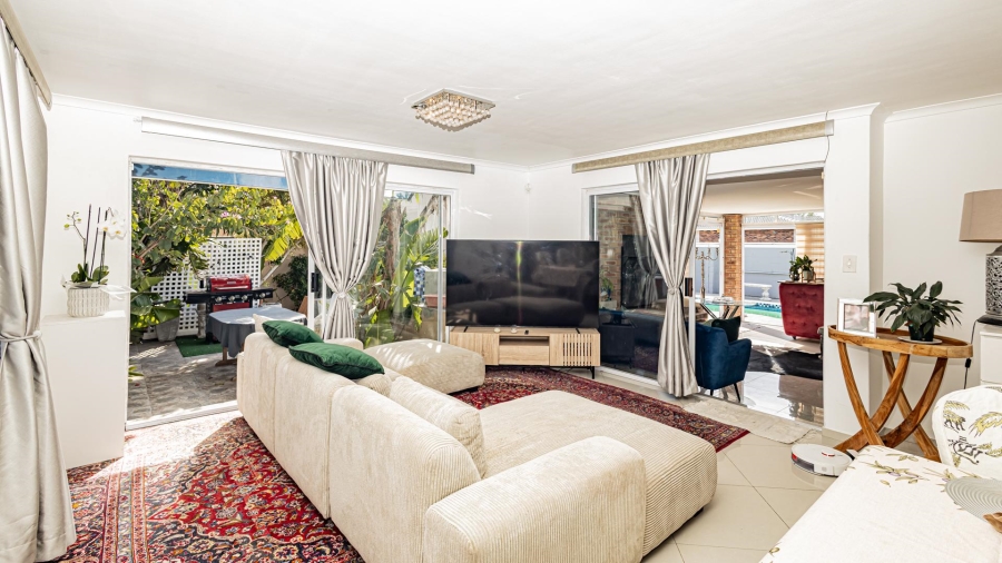 3 Bedroom Property for Sale in Sunningdale Western Cape